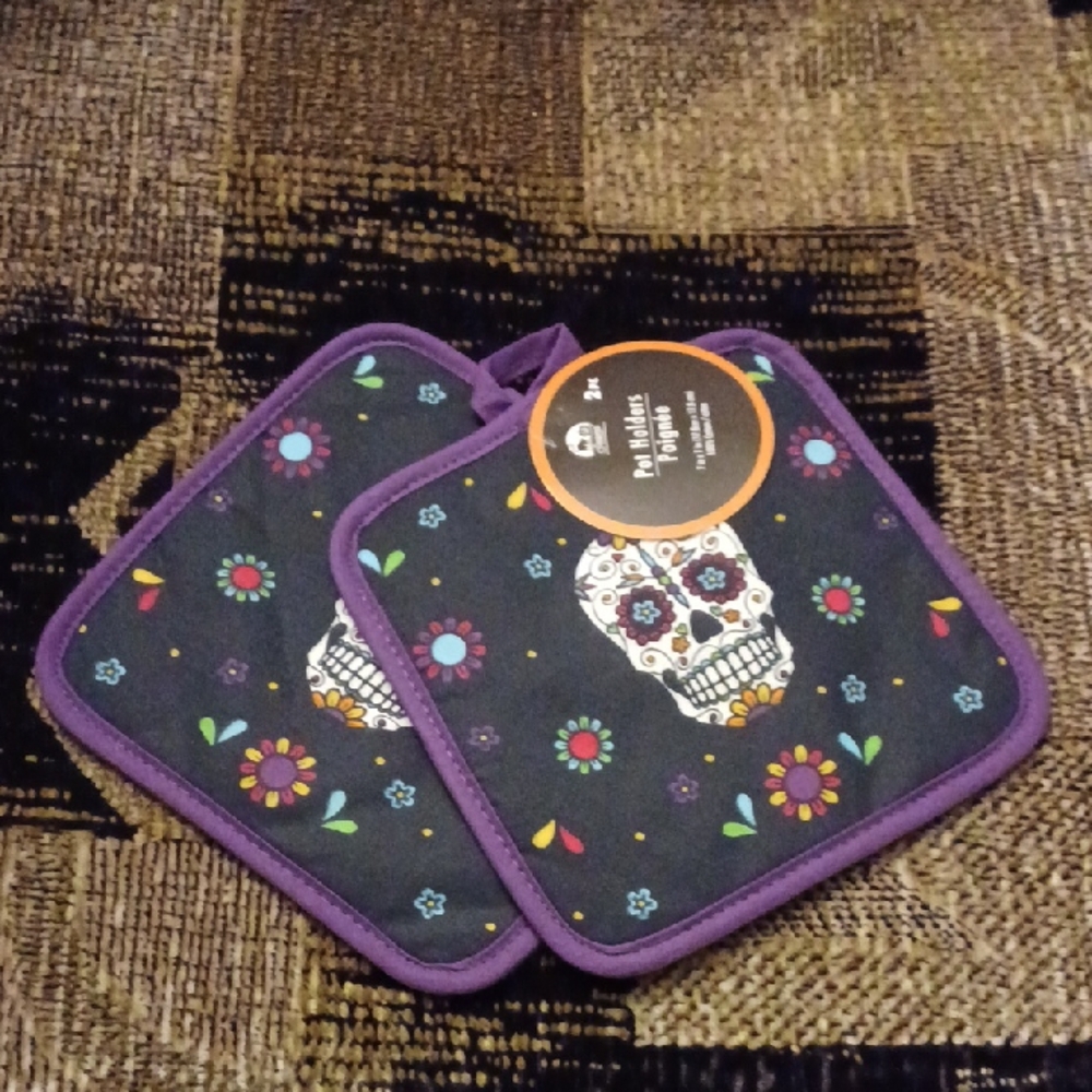 4/$60 New Colourful Skull Print Pot Holders - Set Of 2